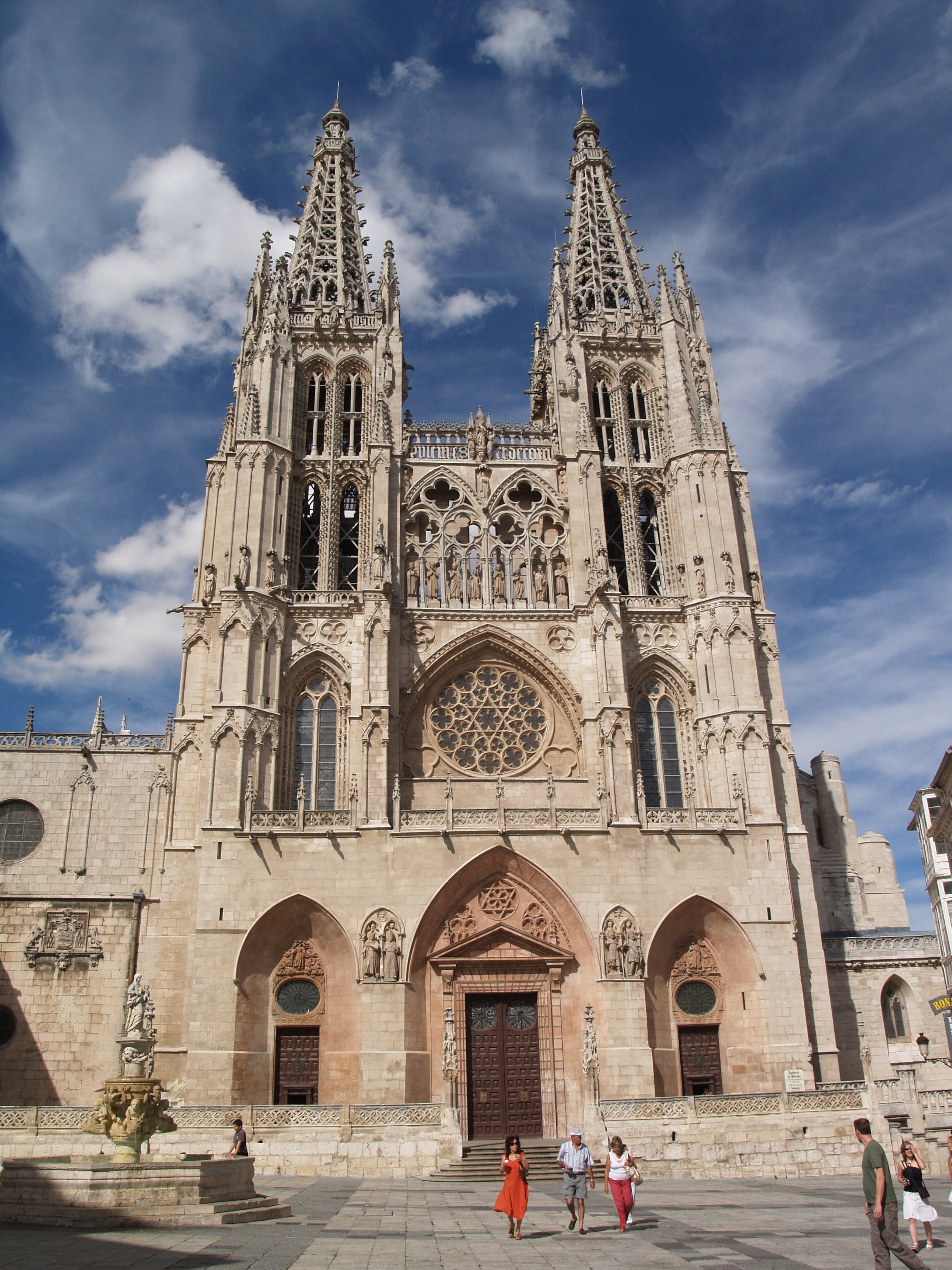 FACHADA DE LA CATEDRAL.