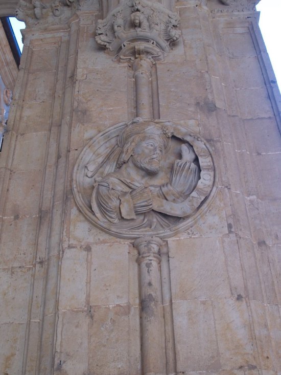 ESCULTURA DEL CLAUSTRO