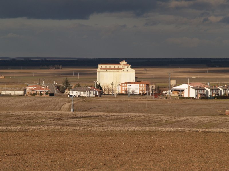 Crespos. Vista del Silo, el gigante de la llanura.