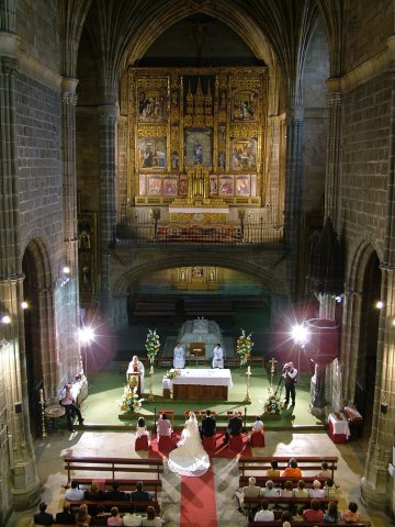 Inteior del monasterio de Santo Tom&aacute;s visto desde el coro.