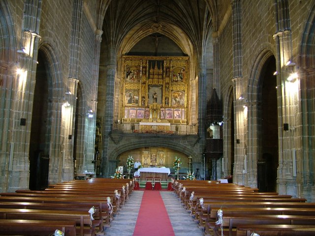 Vista del interior del monasterio  de Santo Tom&aacute;s.