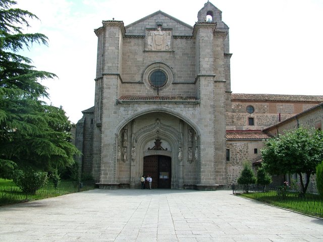 Fachada del monasterio de la iglesia de Santo Tom&aacute;s.