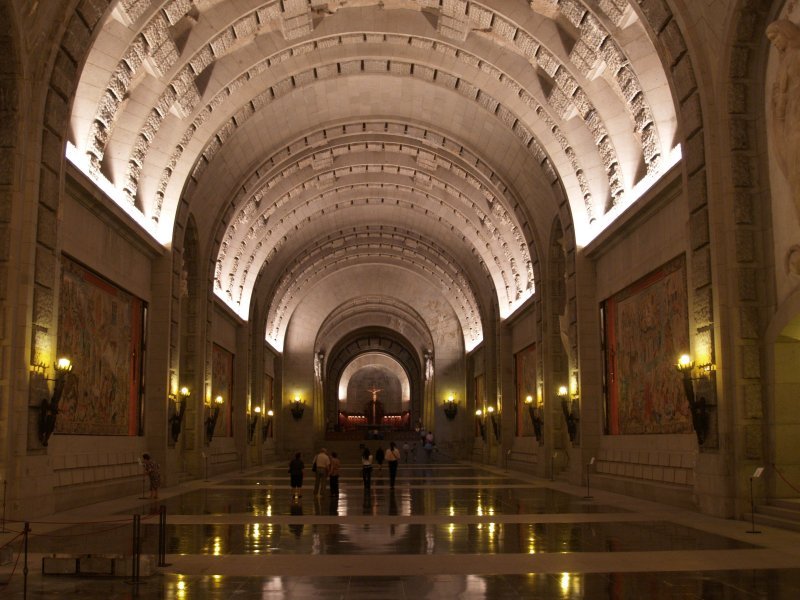 Bas&iacute;lica del Valle de los Ca&iacute;dos. Mide 265 metros de longitud