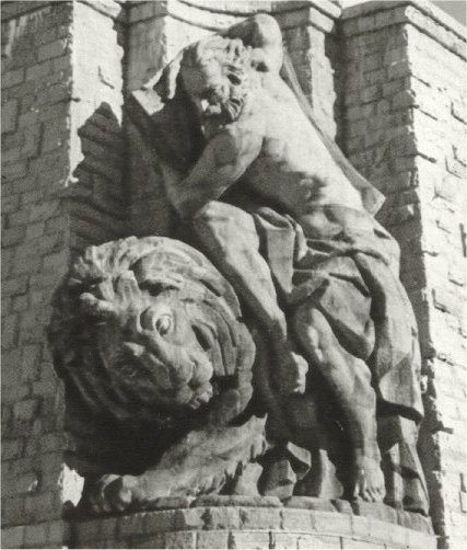 San Marcos y su símbolos el león de 18 metros de altura y cinco millones de kilos de peso.