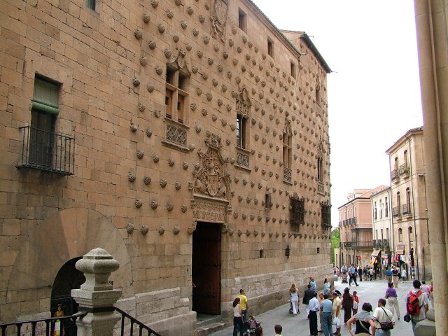 Fachada de la Casa de las Conchas, hoy utilizada para biblioteca