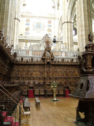 Vista del coro y nave