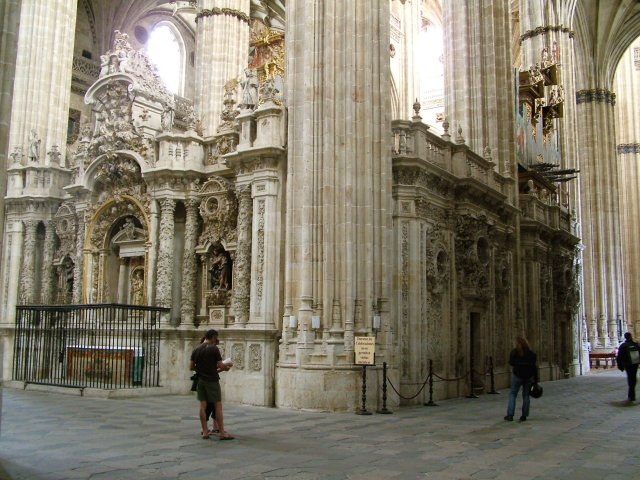 Vista del trascoro y nave lateral