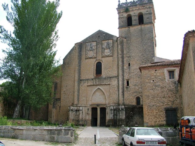 Puerta de entrada a la iglesia del Monasterio