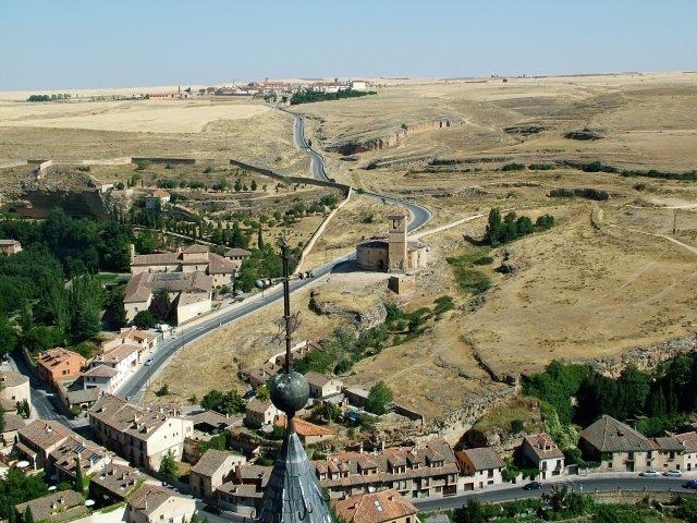 Iglesia de la Vera Cruz constrida en 1.208 por los templarios vista desde el Alcázar